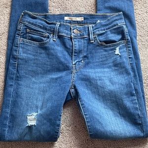 ❌SOLD❌ Levi’s super skinny ripped jeans
